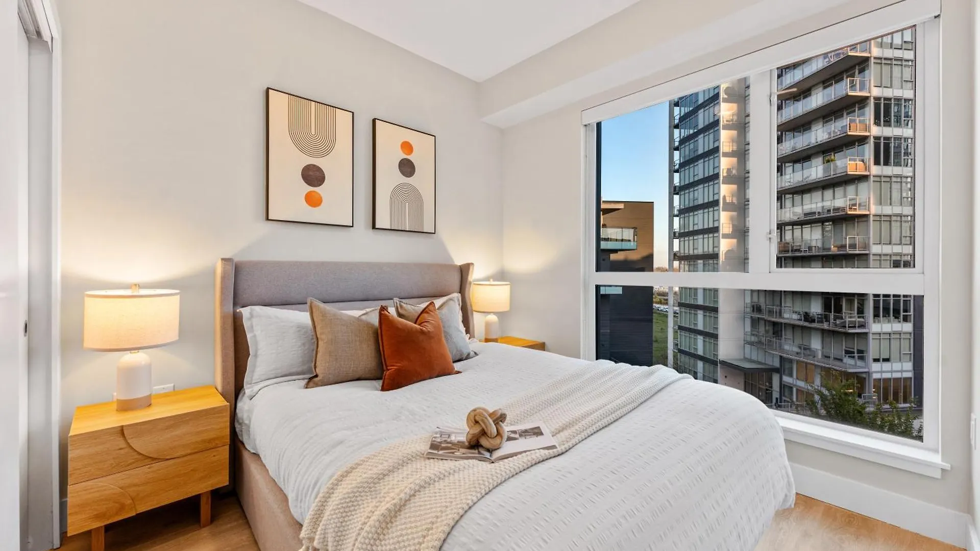 Spacious 2Br Home Steps From Shops And Dining Vancouver